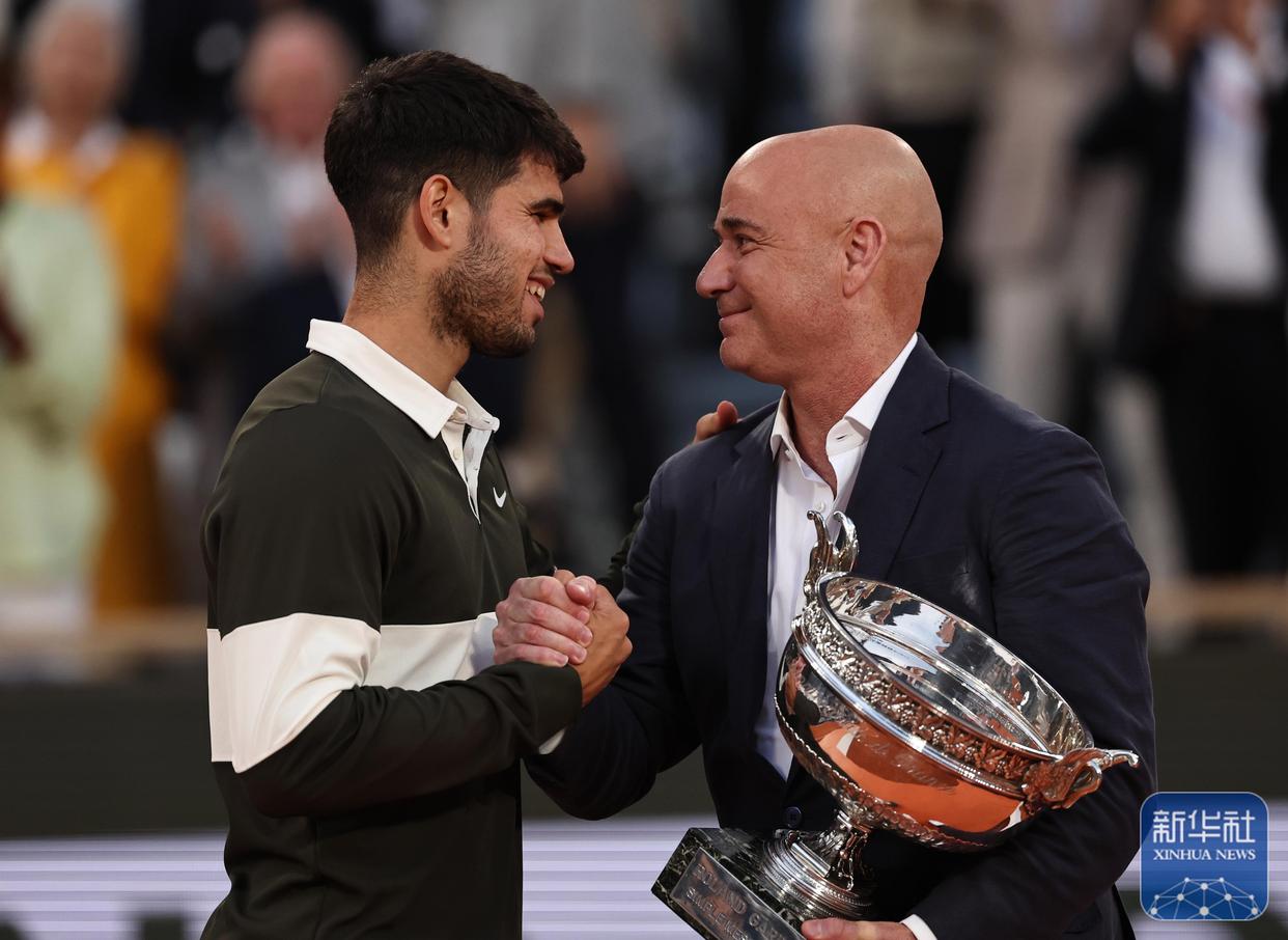 包含戴维斯杯鏖战ATP总决赛，阿尔卡拉斯带队取胜的词条