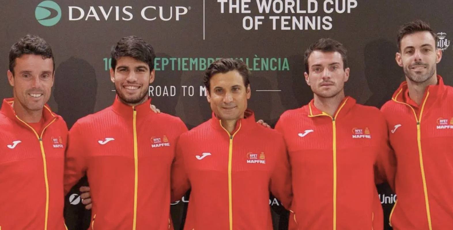 包含戴维斯杯鏖战ATP总决赛，阿尔卡拉斯带队取胜的词条