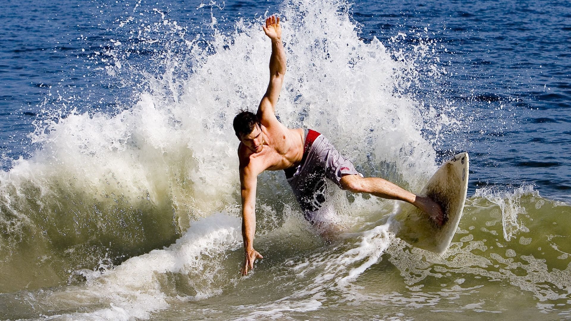 从红土到硬地，西西帕斯如何以火热状态实现美网横扫法网的战术进化